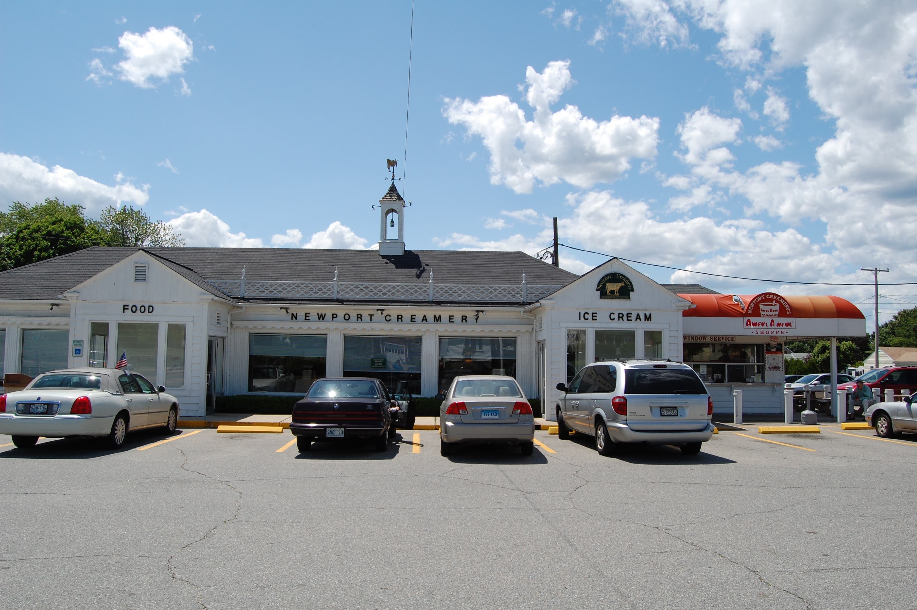 Newport Creamery Middletown exterior with Awful Awful Shoppe